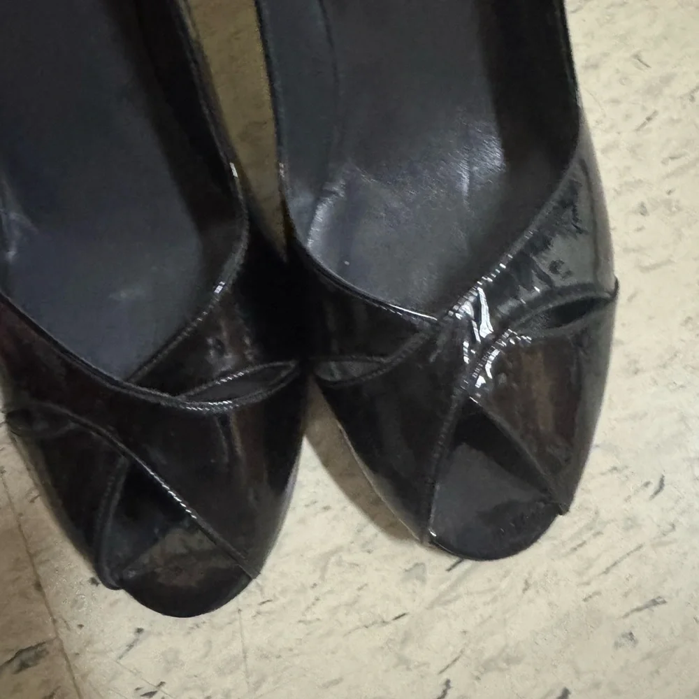 Stuart Weitzman Black Patent Leather Peep Toe Heels | Size 9.5M